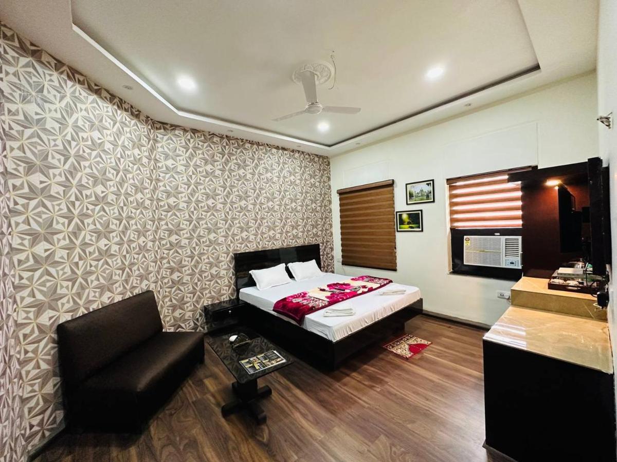 Hotel Majestic Kolkata Exterior photo