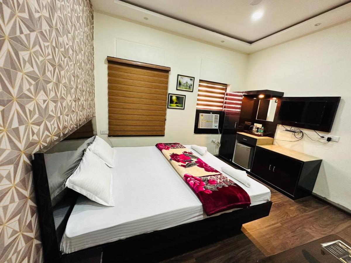 Hotel Majestic Kolkata Exterior photo