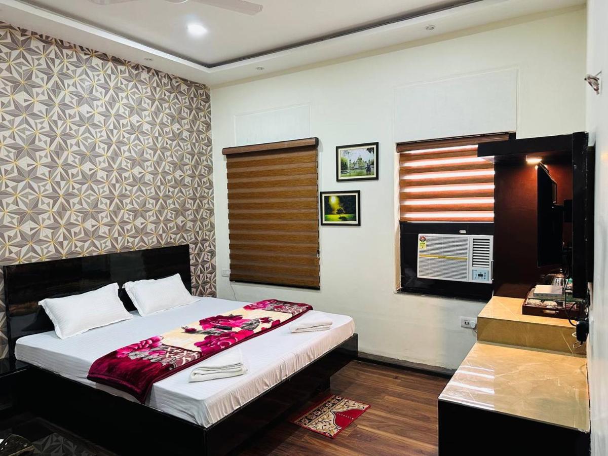 Hotel Majestic Kolkata Exterior photo