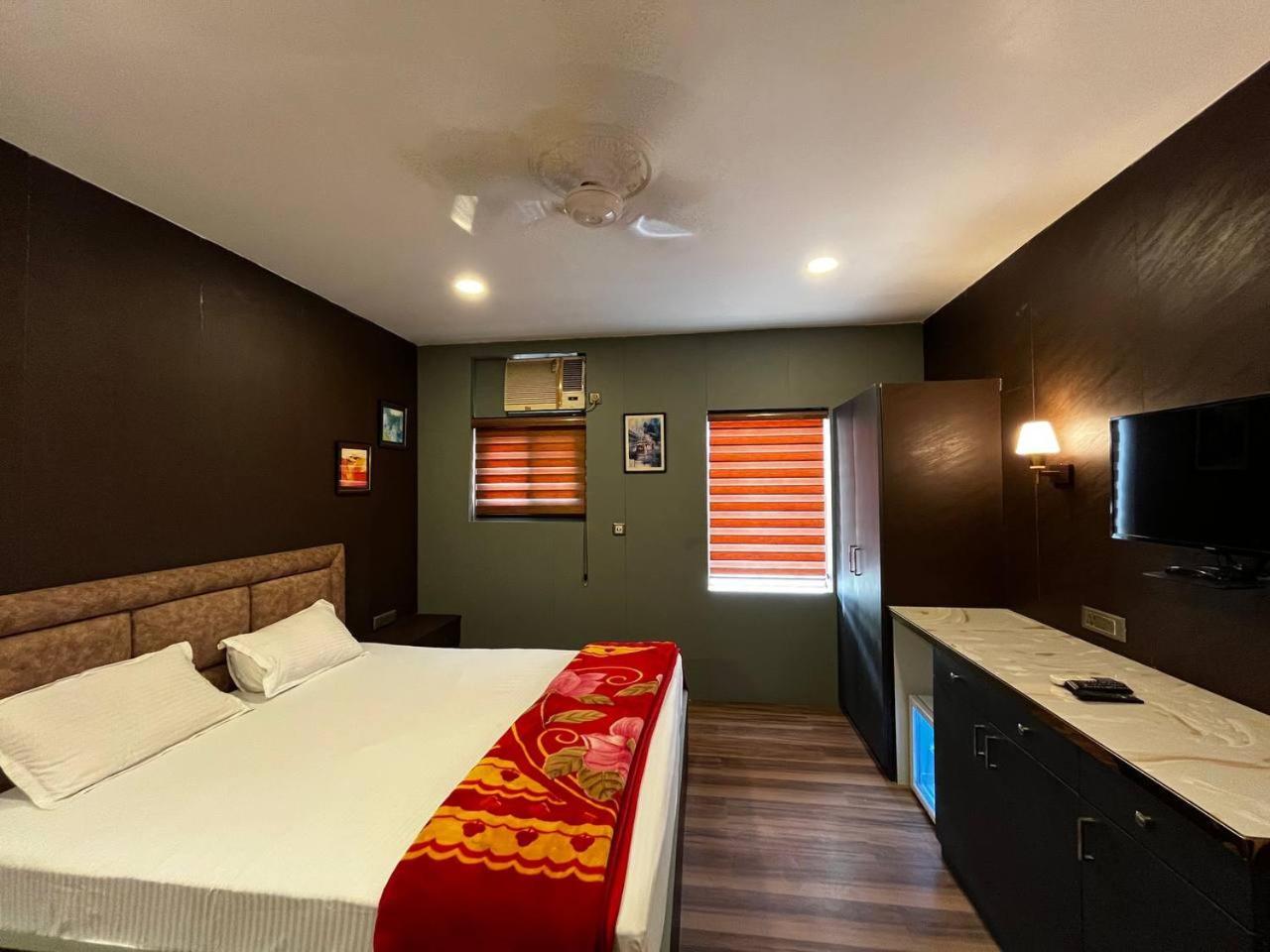 Hotel Majestic Kolkata Exterior photo