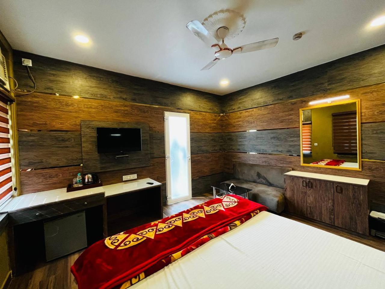 Hotel Majestic Kolkata Exterior photo