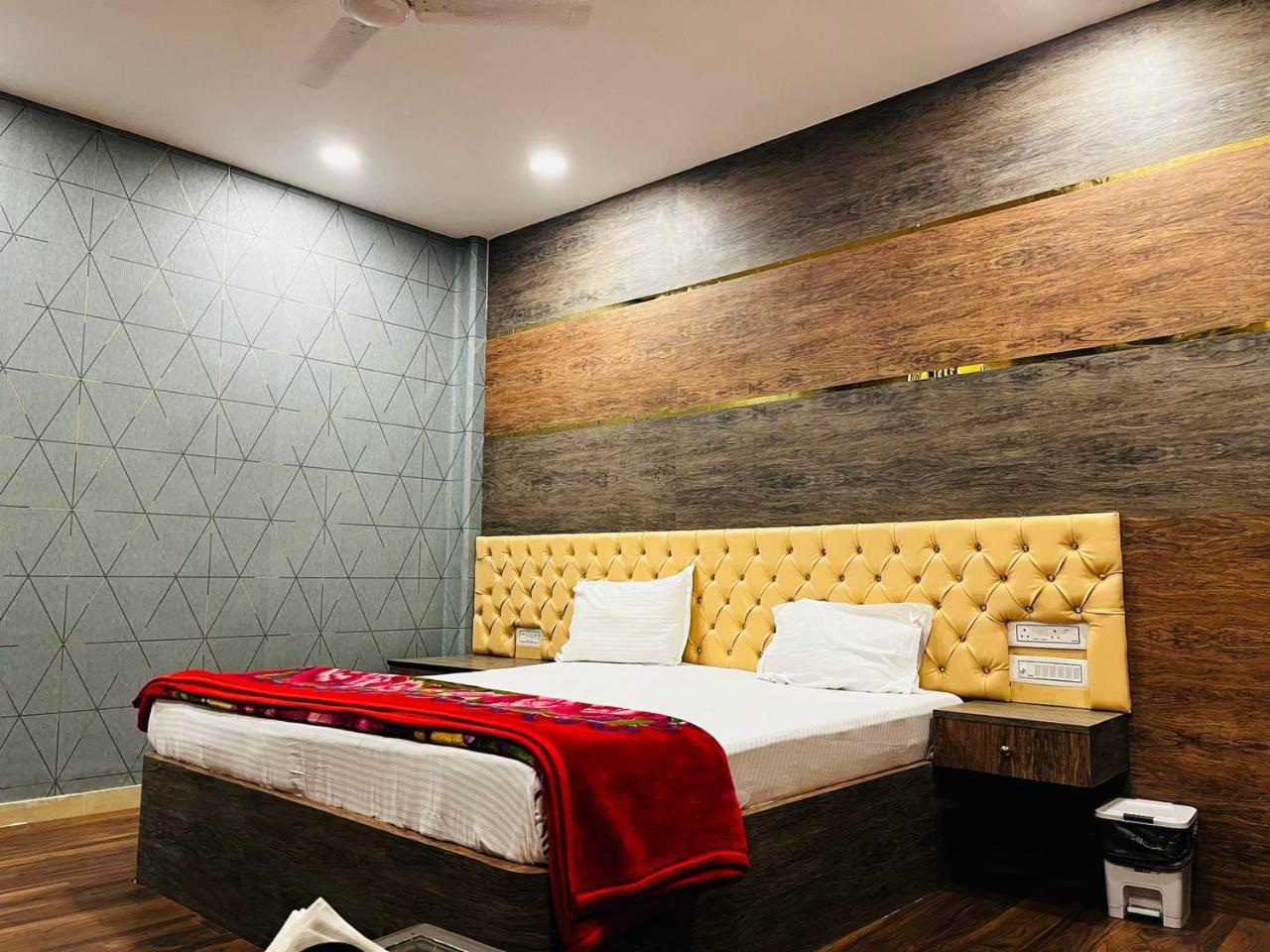 Hotel Majestic Kolkata Exterior photo