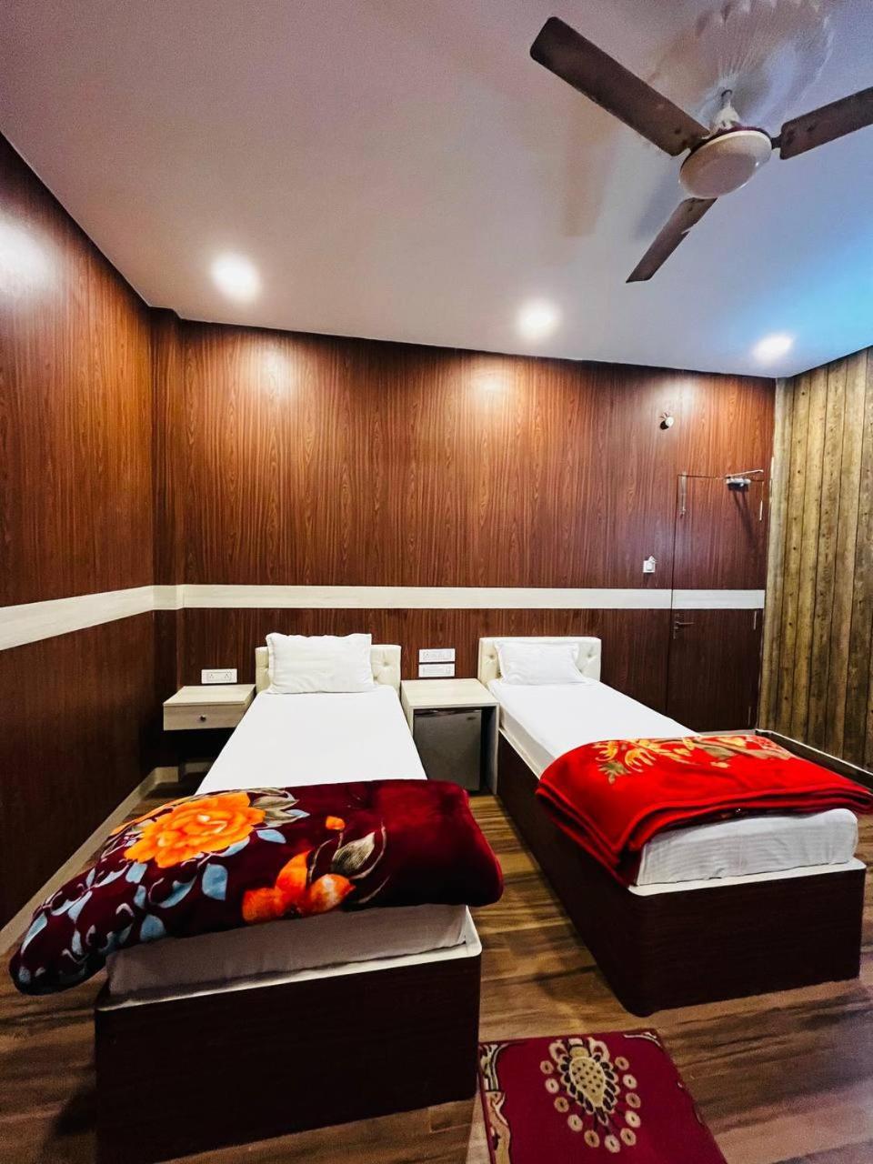 Hotel Majestic Kolkata Exterior photo