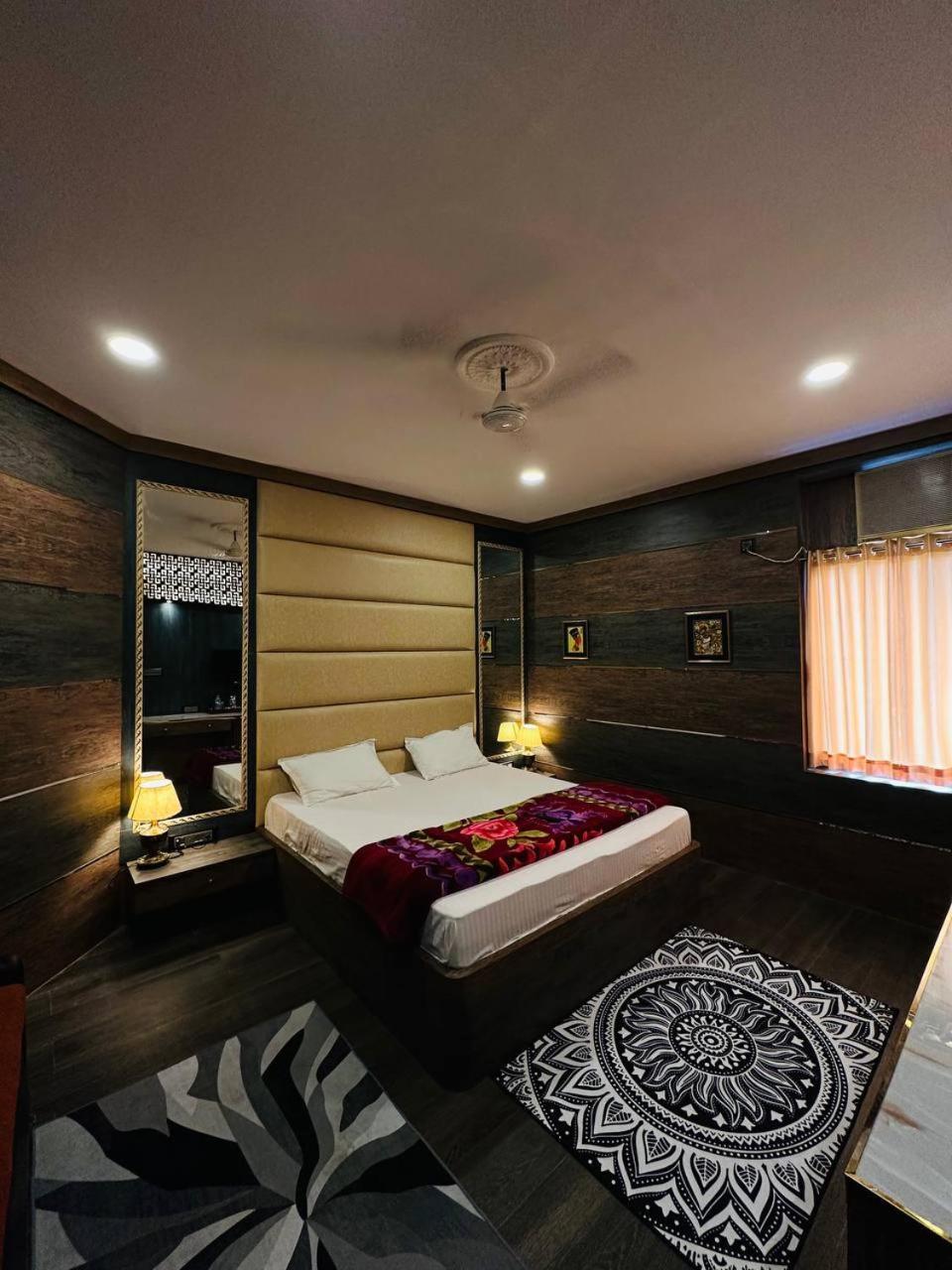Hotel Majestic Kolkata Exterior photo